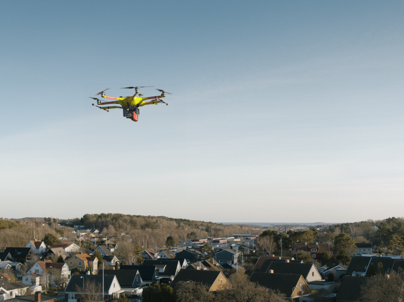Drone delivering defibrillator - photo courtesy of Everdrone