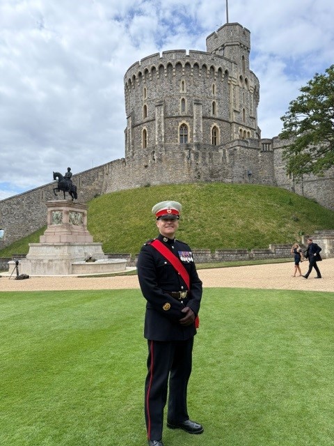 Man in uninform standing in front of Windsor Castle